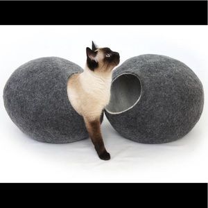 Felted wool cat/dog cave-Handmade Europe. Like New